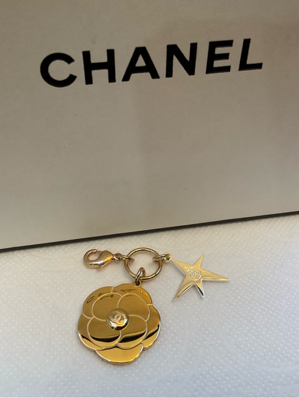 CHANEL Gold Camellia and Star Charm with Chanel bag NWT AUTHENTIC - Picture 3 of 3